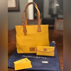 Dooney & Bourke Golden Yellow 
Emily Tote With Matching Wallet 💛